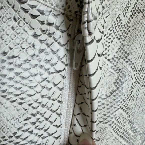 New Naked Wardrobe Snake V Waist Pant Faux Leather Size L - Picture 6 of 11